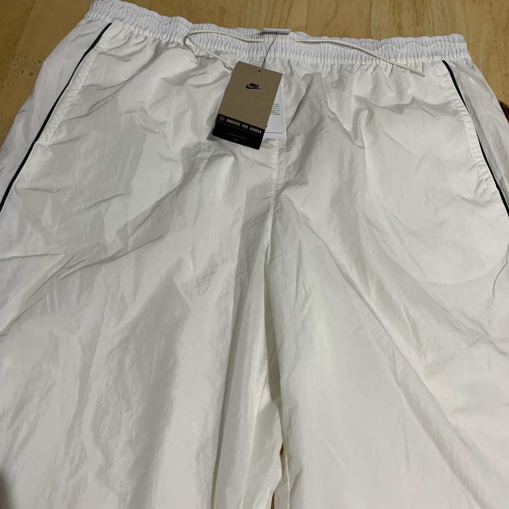 Nike Women's Windrunner High-Waisted Woven Open-Hem Pants Sail/Midnight Size XL - Picture 3 of 9